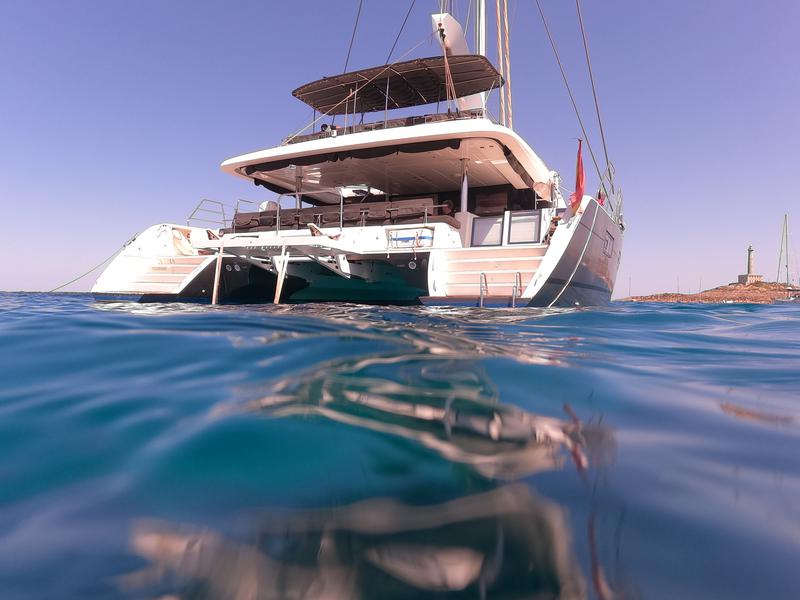 Book yachts online - catamaran - Lagoon 620 - ZS - rent