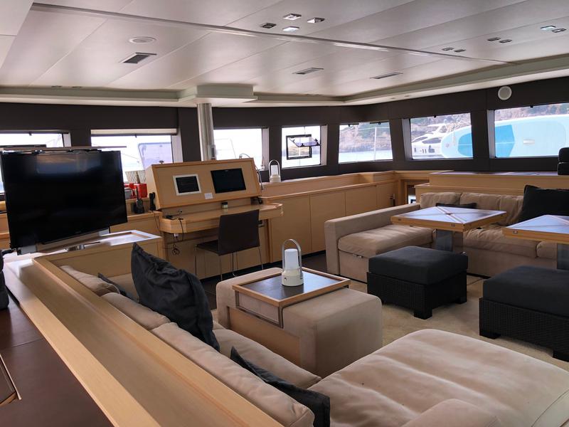 Book yachts online - catamaran - Lagoon 620 - ZS - rent