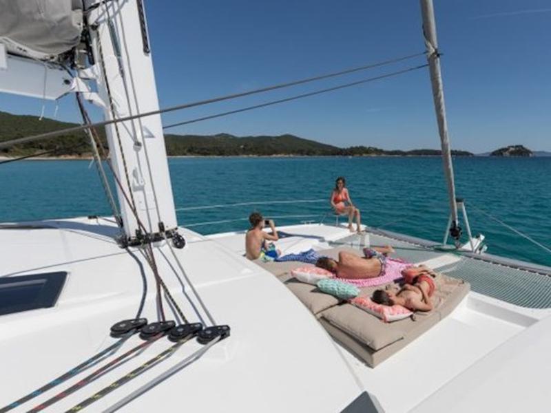 Book yachts online - catamaran - Saona 47 - Nocrala - rent