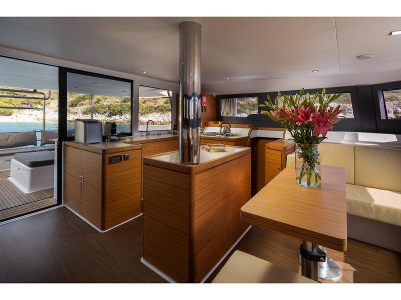 Book yachts online - catamaran - Dufour Catamaran 48 5c+5h - Lublu - rent