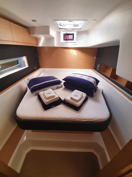 Book yachts online - catamaran - Dufour Catamaran 48 5c+5h - Sonia - rent