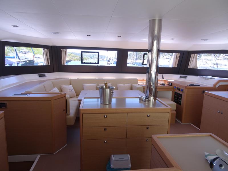 Book yachts online - catamaran - Dufour Catamaran 48 5c+5h - Sonia - rent