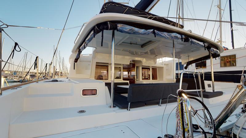 Book yachts online - catamaran - Lagoon 450  Fly - ARP - rent