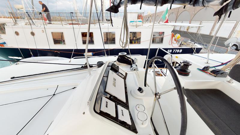 Book yachts online - catamaran - Lagoon 450  Fly - ARP - rent