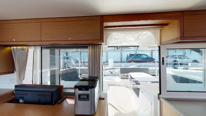 Book yachts online - catamaran - Lagoon 450  Fly - ARP - rent