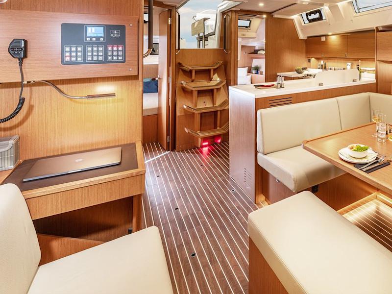Book yachts online - sailboat - Bavaria C45 - SR I - rent