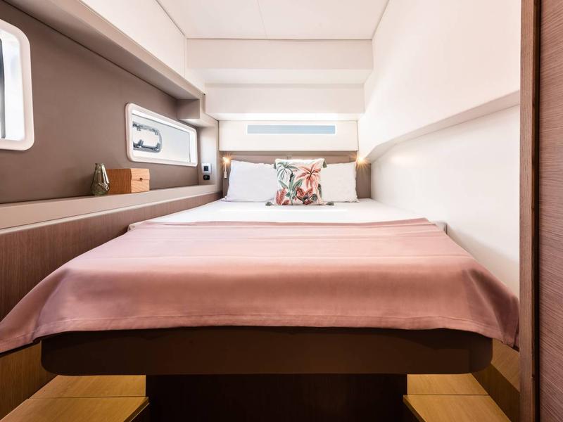 Book yachts online - catamaran - Bali 4.2 - SR IX - rent