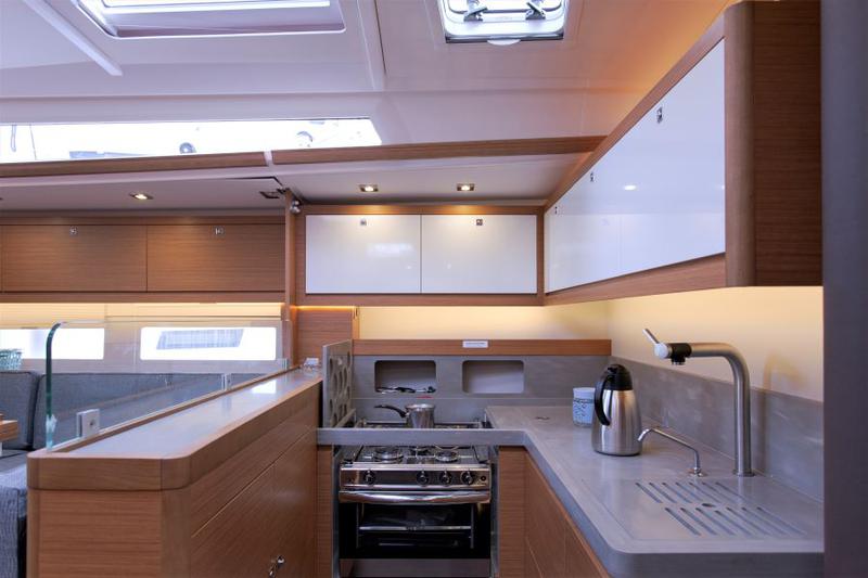 Book yachts online - sailboat - Dufour 530 - ASTRID - rent