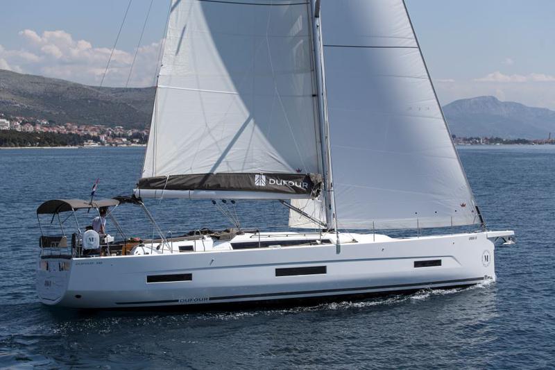 Book yachts online - sailboat - Dufour 530 - ASTRID - rent