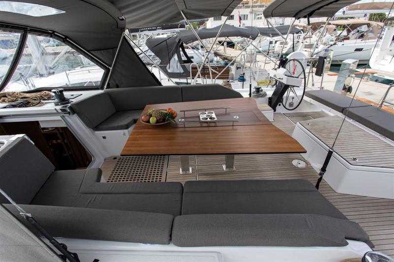 Book yachts online - sailboat - Dufour 530 - JOHANNA - rent