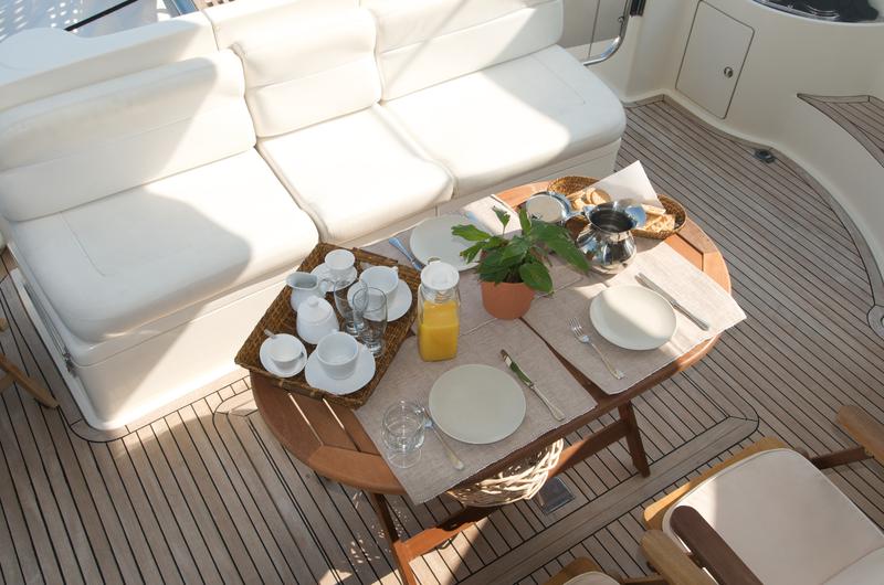 Book yachts online - motorboat - Azimut 58 - Poseidon - rent