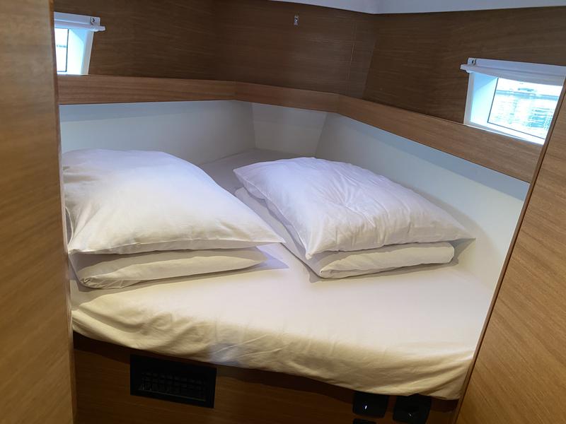 Book yachts online - sailboat - Elan Impression 45.1 - VIKI - rent