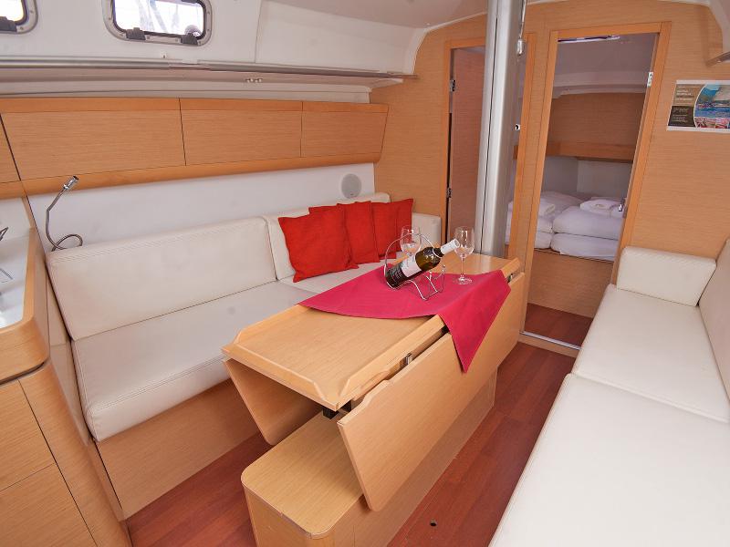 Book yachts online - sailboat - First 35 - THETIS - rent