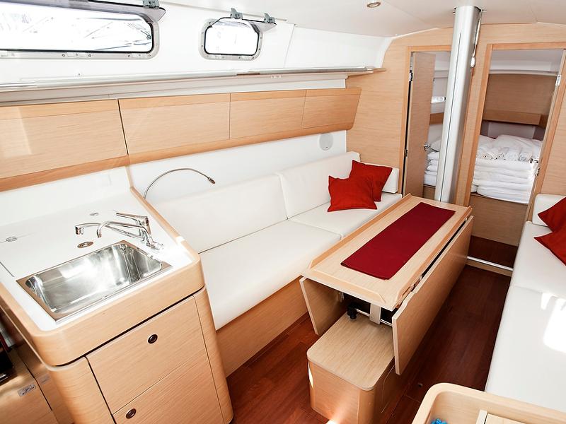 Book yachts online - sailboat - First 35 - THETIS - rent