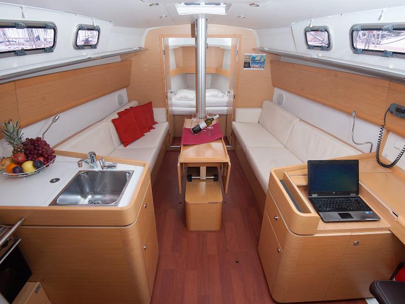 Book yachts online - sailboat - First 35 - THETIS - rent