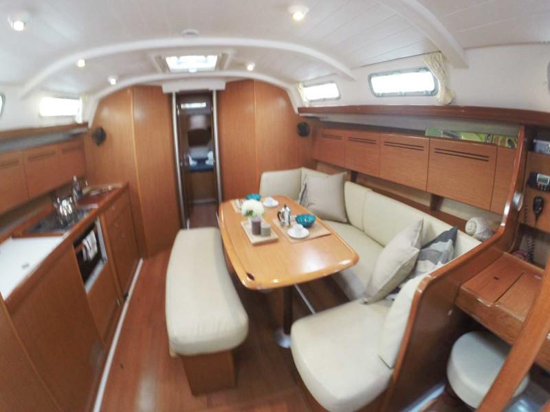 Book yachts online - sailboat - Cyclades 43.4 - Zephyros - rent