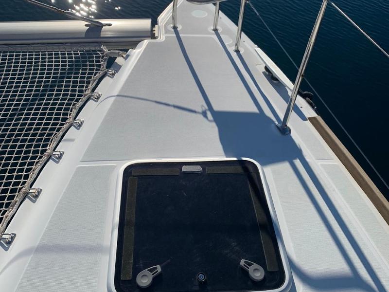 Book yachts online - catamaran - Lagoon 400 S2 - Victoria - rent