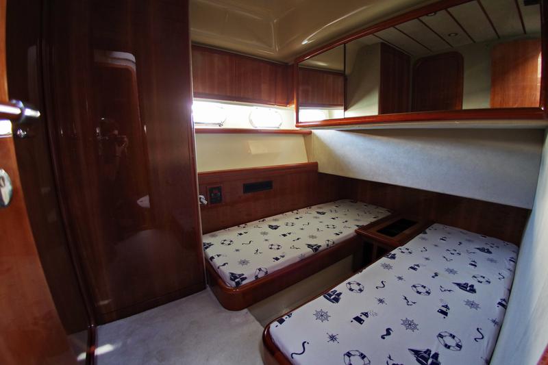 Book yachts online - motorboat - Ferretti 57 Fly Anniversary - Palmyra - rent