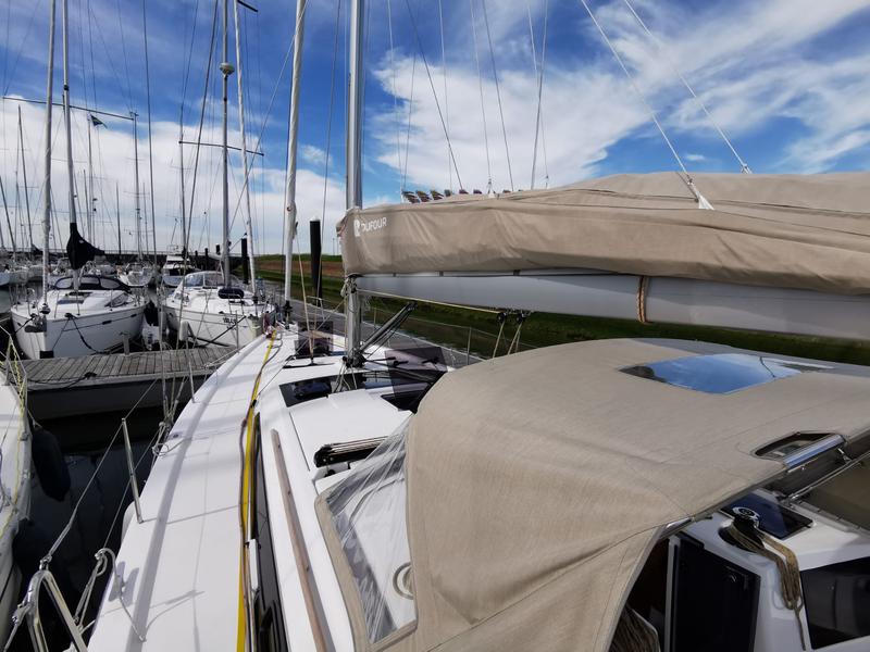 Book yachts online - sailboat - Dufour 390 Grand Large - Antares - rent