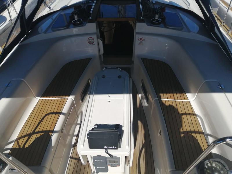 Book yachts online - sailboat - Bavaria 44 - Scorpion - rent