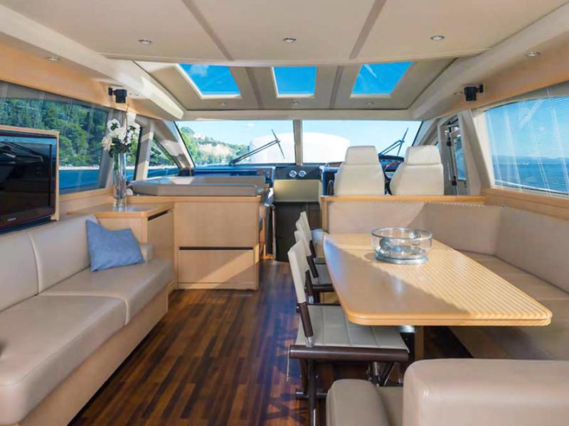 Book yachts online - motorboat - Princess V65 - Spice of Life - rent