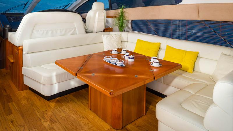 Book yachts online - motorboat - Predator 72 - Glorious - rent