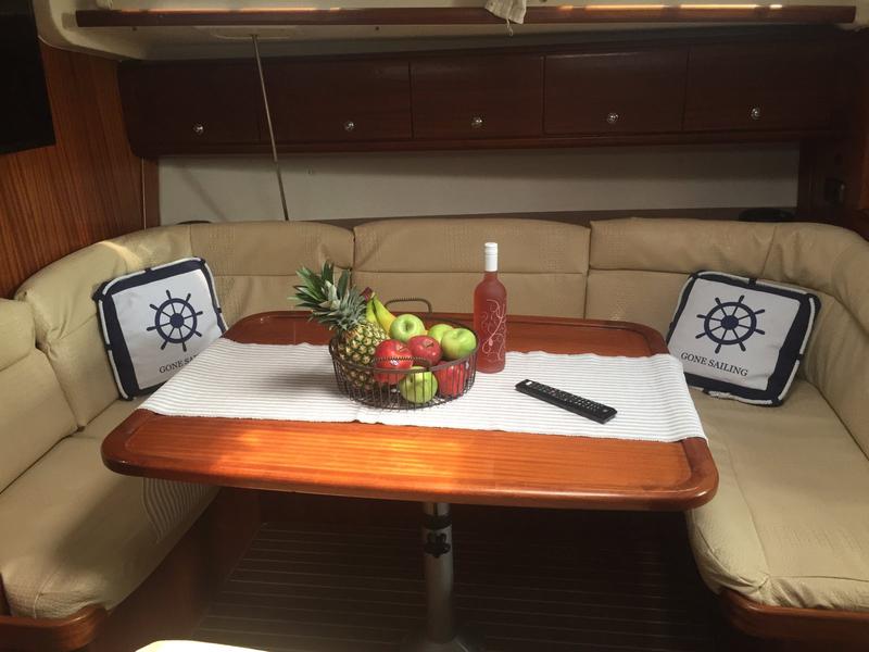 Book yachts online - sailboat - Bavaria 44 - Giannis - rent