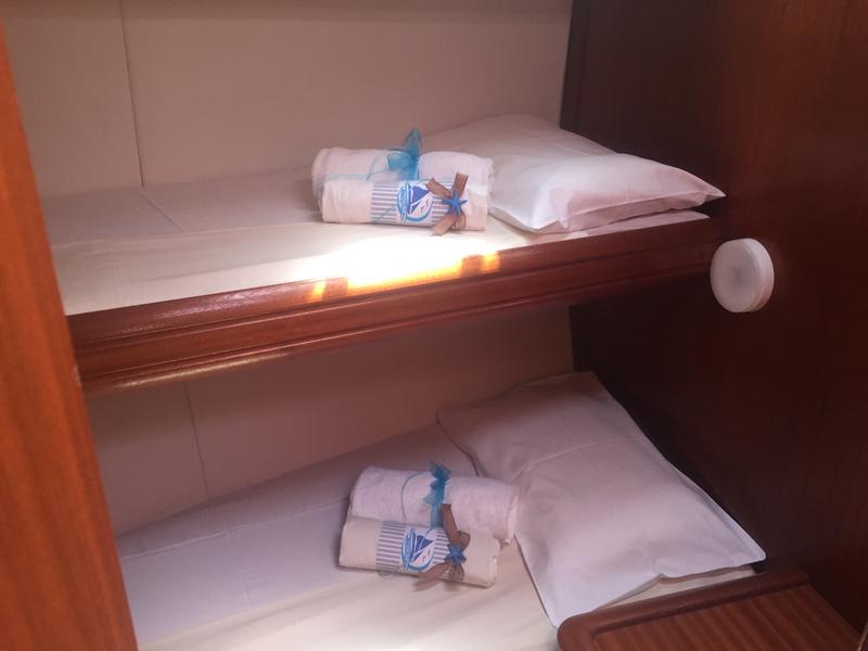 Book yachts online - sailboat - Bavaria 44 - Giannis - rent