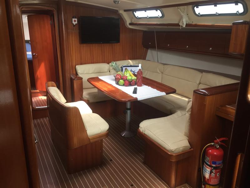 Book yachts online - sailboat - Bavaria 44 - Giannis - rent