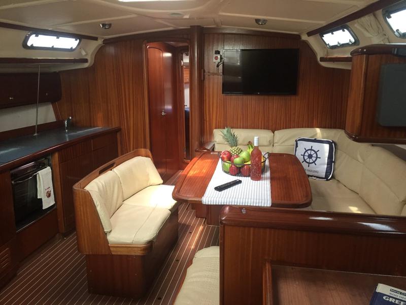 Book yachts online - sailboat - Bavaria 44 - Stelios - rent