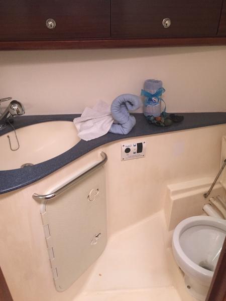 Book yachts online - sailboat - Bavaria 44 - Stelios - rent