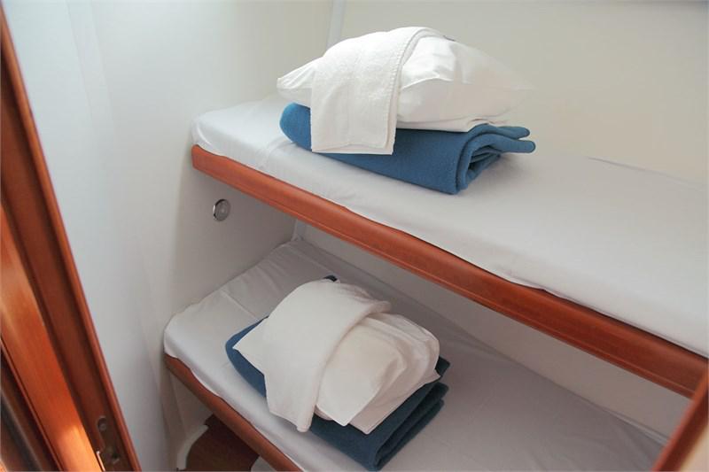 Book yachts online - sailboat - Cyclades 43.4 - CRASH - rent