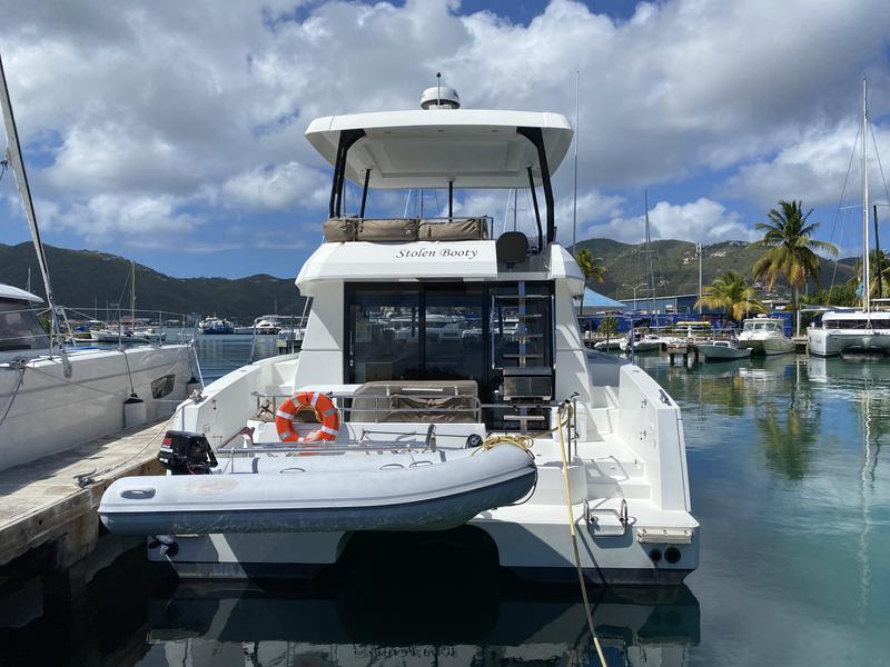 Book yachts online - powercatamaran - FP MY37 - Stolen Booty - rent