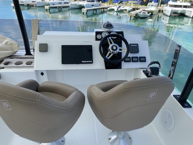 Book yachts online - powercatamaran - FP MY37 - Stolen Booty - rent