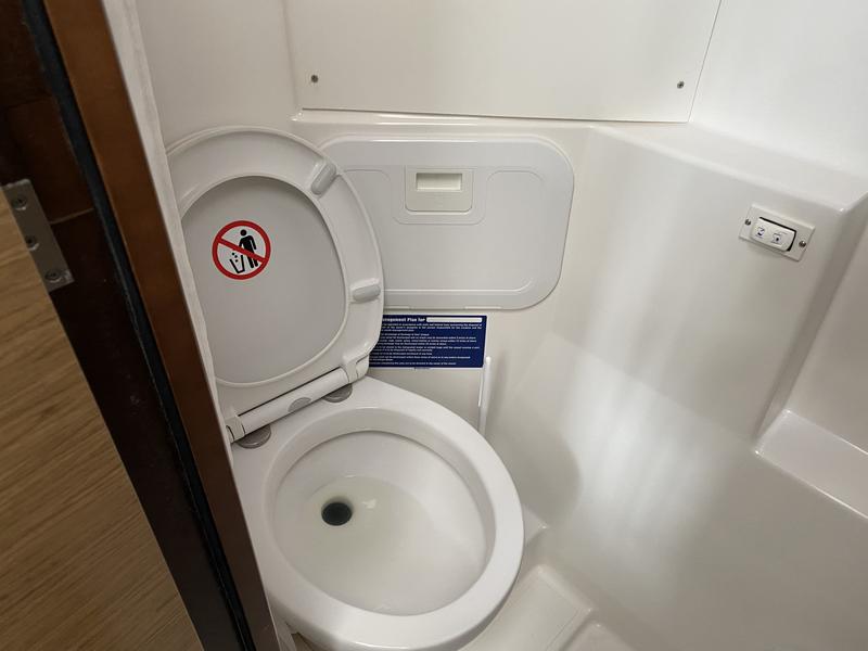 Book yachts online - powercatamaran - FP MY37 - Stolen Booty - rent