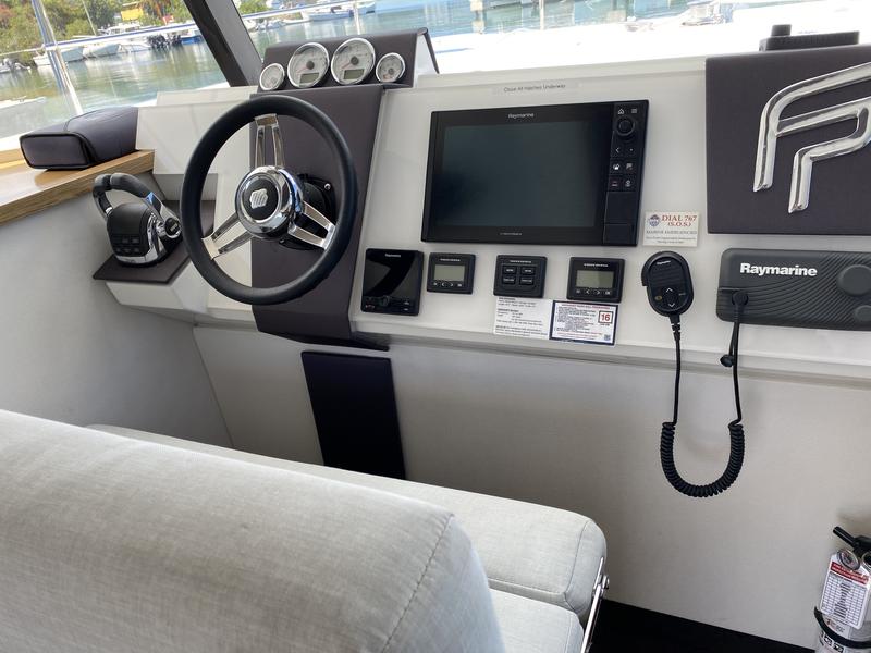 Book yachts online - powercatamaran - FP MY37 - Stolen Booty - rent