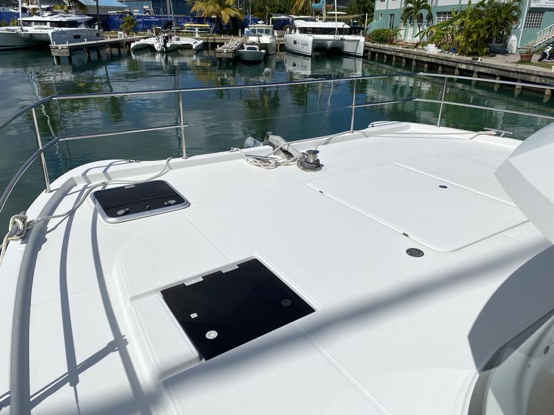 Book yachts online - powercatamaran - FP MY37 - Stolen Booty - rent