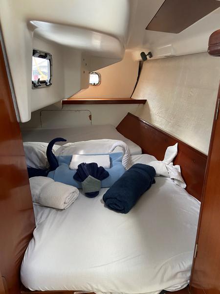 Book yachts online - sailboat - Beneteau Oceanis 32 - Anastasia - rent