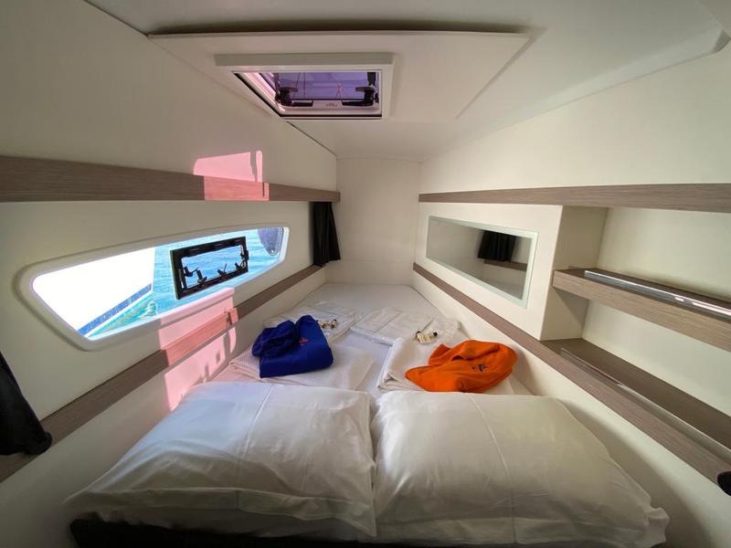 Book yachts online - catamaran - Isla 40 - SAM - rent