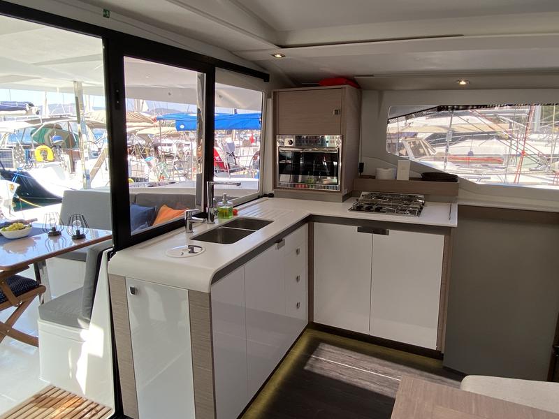 Book yachts online - catamaran - Isla 40 - SAM - rent