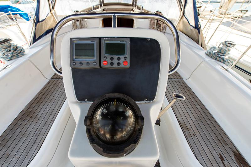 Book yachts online - sailboat - Bavaria 36 - Arcobaleno - rent