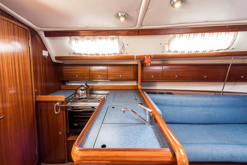 Book yachts online - sailboat - Bavaria 36 - Arcobaleno - rent