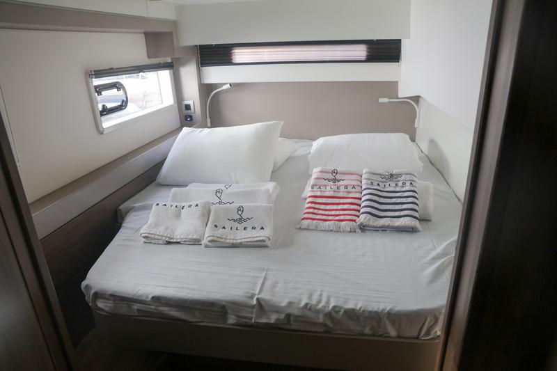 Book yachts online - catamaran - Bali 4.2 - Zephyr - rent