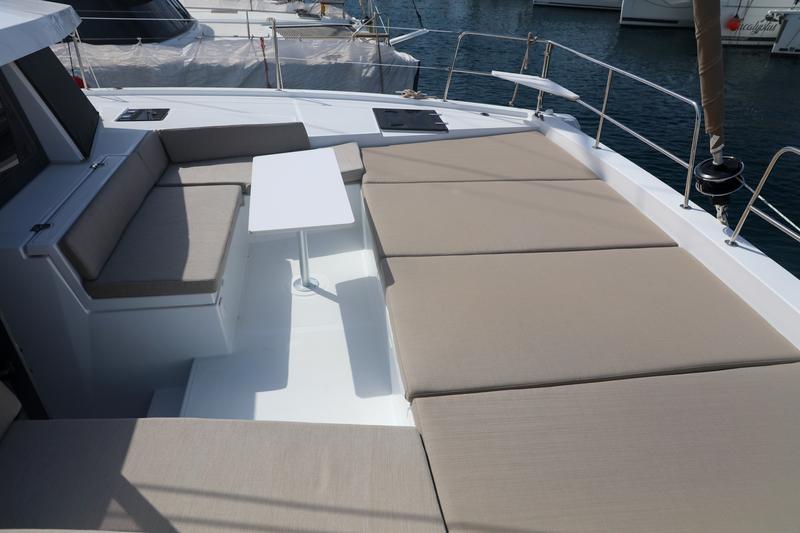 Book yachts online - catamaran - Bali 4.2 - Zephyr - rent