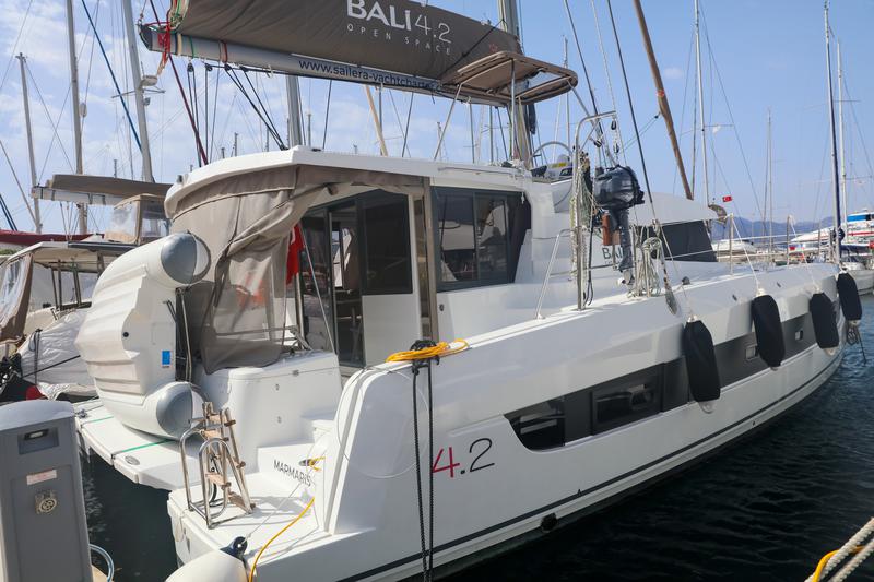 Book yachts online - catamaran - Bali 4.2 - Zephyr - rent