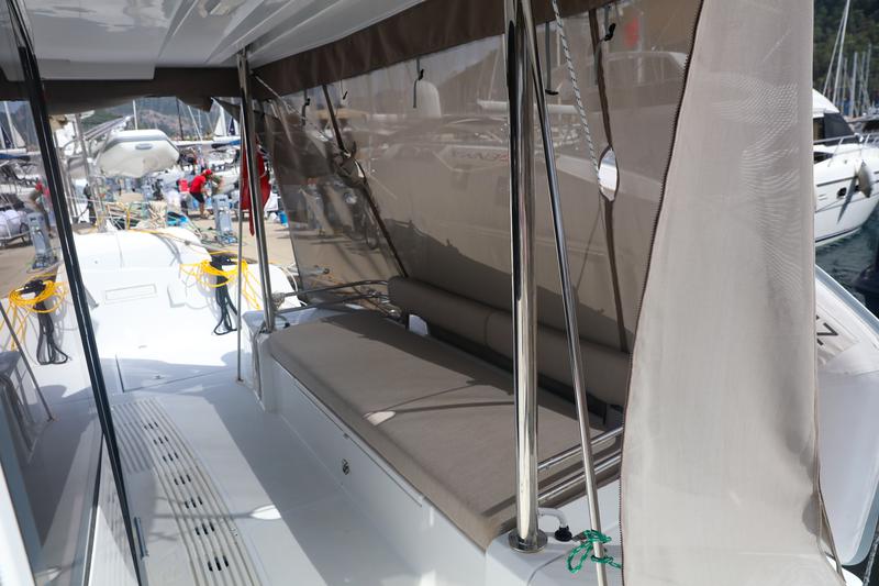 Book yachts online - catamaran - Bali 4.2 - Zephyr - rent