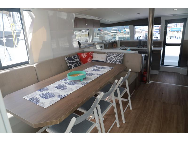 Book yachts online - catamaran - Bali 4.2 - Zephyr - rent