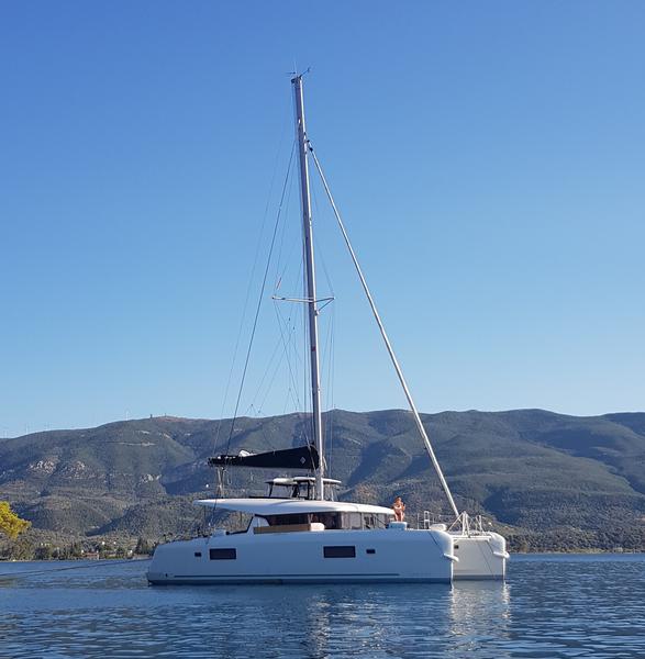 Book yachts online - catamaran - Lagoon 42 - Midas - rent