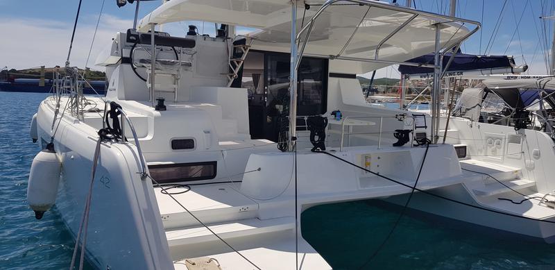 Book yachts online - catamaran - Lagoon 42 - Midas - rent