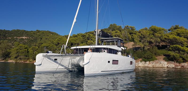 Book yachts online - catamaran - Lagoon 42 - Midas - rent